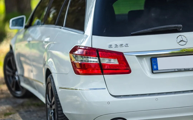 Mercedes-Benz Klasa E cena 33900 przebieg: 284000, rok produkcji 2011 z Ujazd małe 667